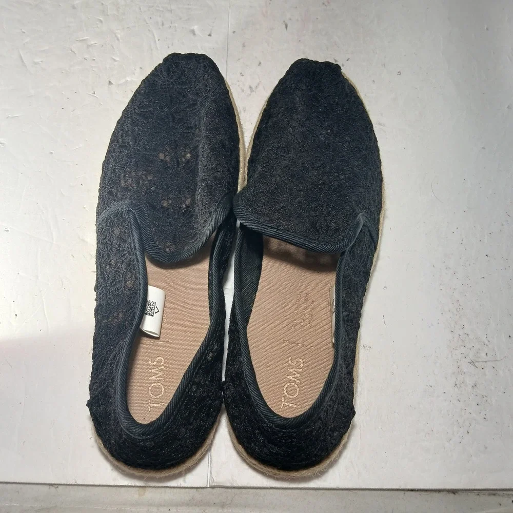 Toms embrace effortless